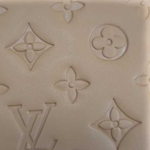 CAMEL Monogram Coussin - Picture 7 of 11